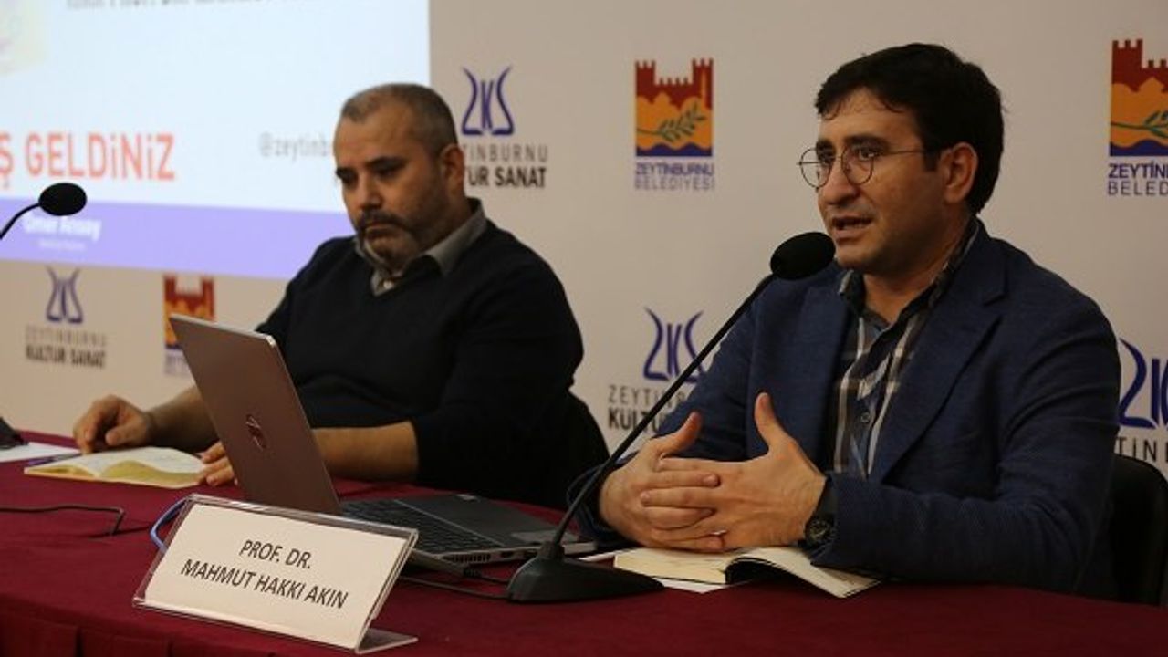 Zeytinburnu Kültür Sanat'ta "Sağ Siyaset" kavramı konuşuldu