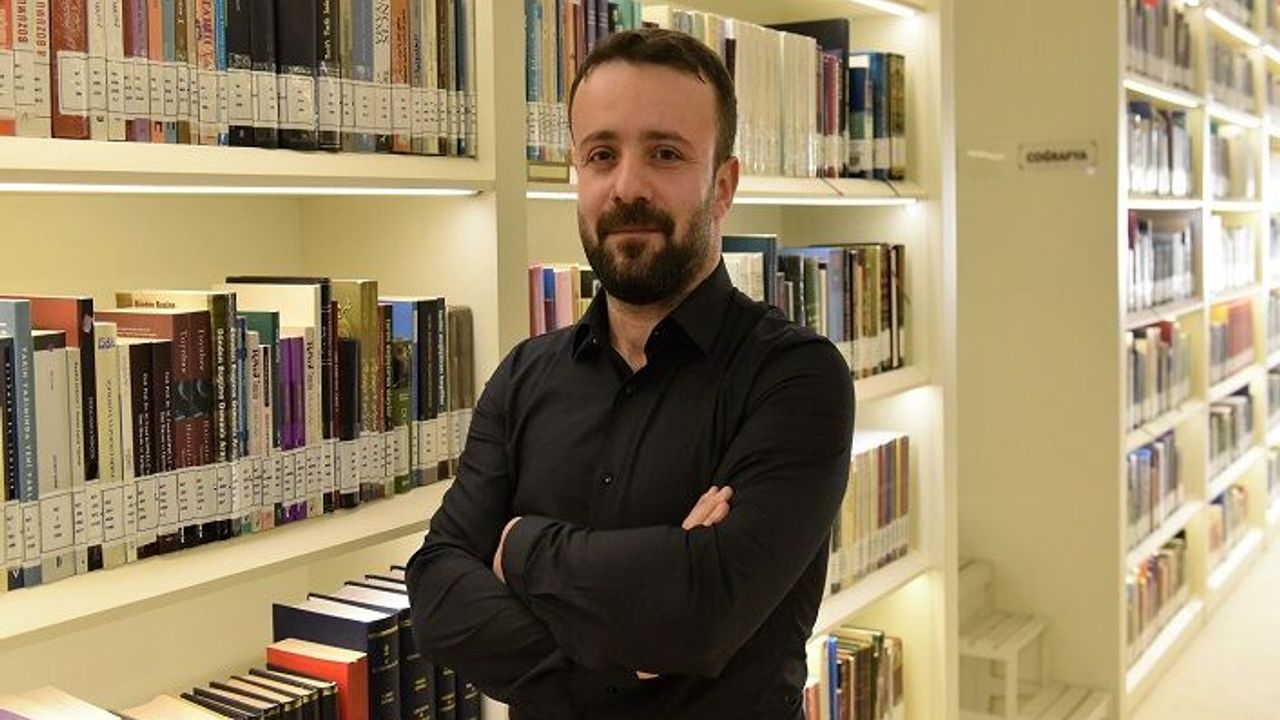 Emin Gürdamur: “Gözlerimizi fanilik bahçesinde açtık ama dallarımız sonsuzluğa sarkıyor.”