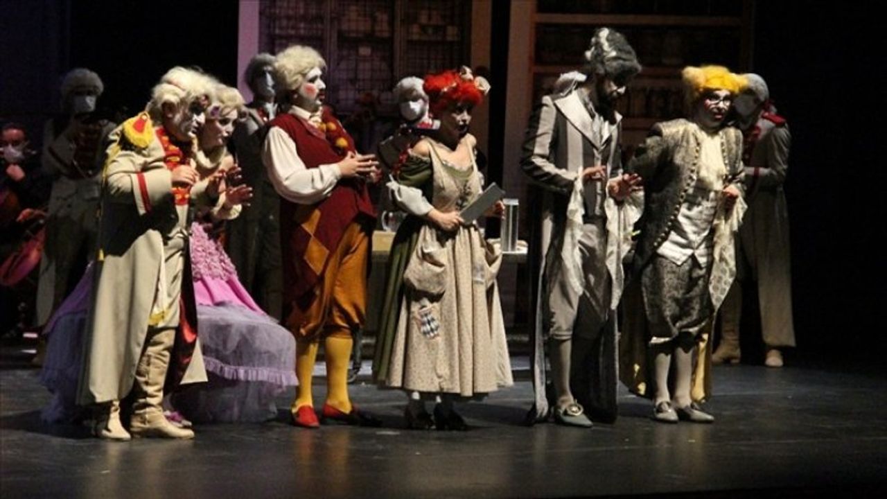 Antalya Devlet Opera ve Balesi 'Sevil Berberi'ni sahneledi