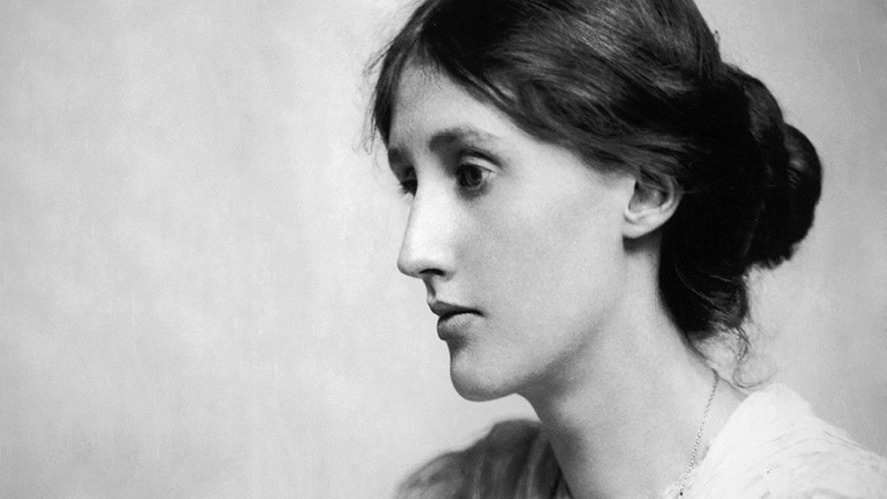 Virginia Woolf: "Kelimeler sözlüklerde değil, zihinlerde yaşar."