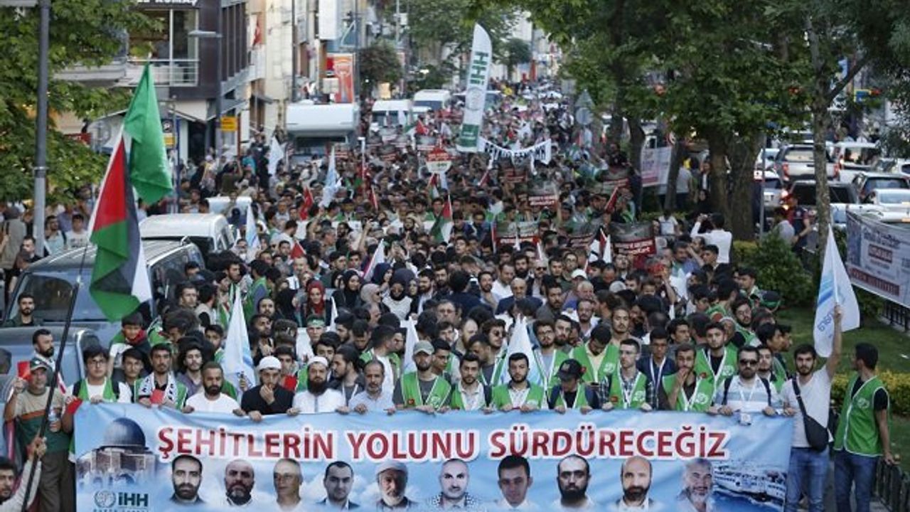 Mavi Marmara’nın 12. yıldönümünde binler yürüdü