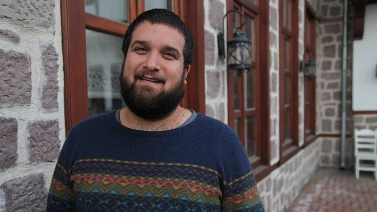 Ne Doğu Ne Batı: Sedat Anar