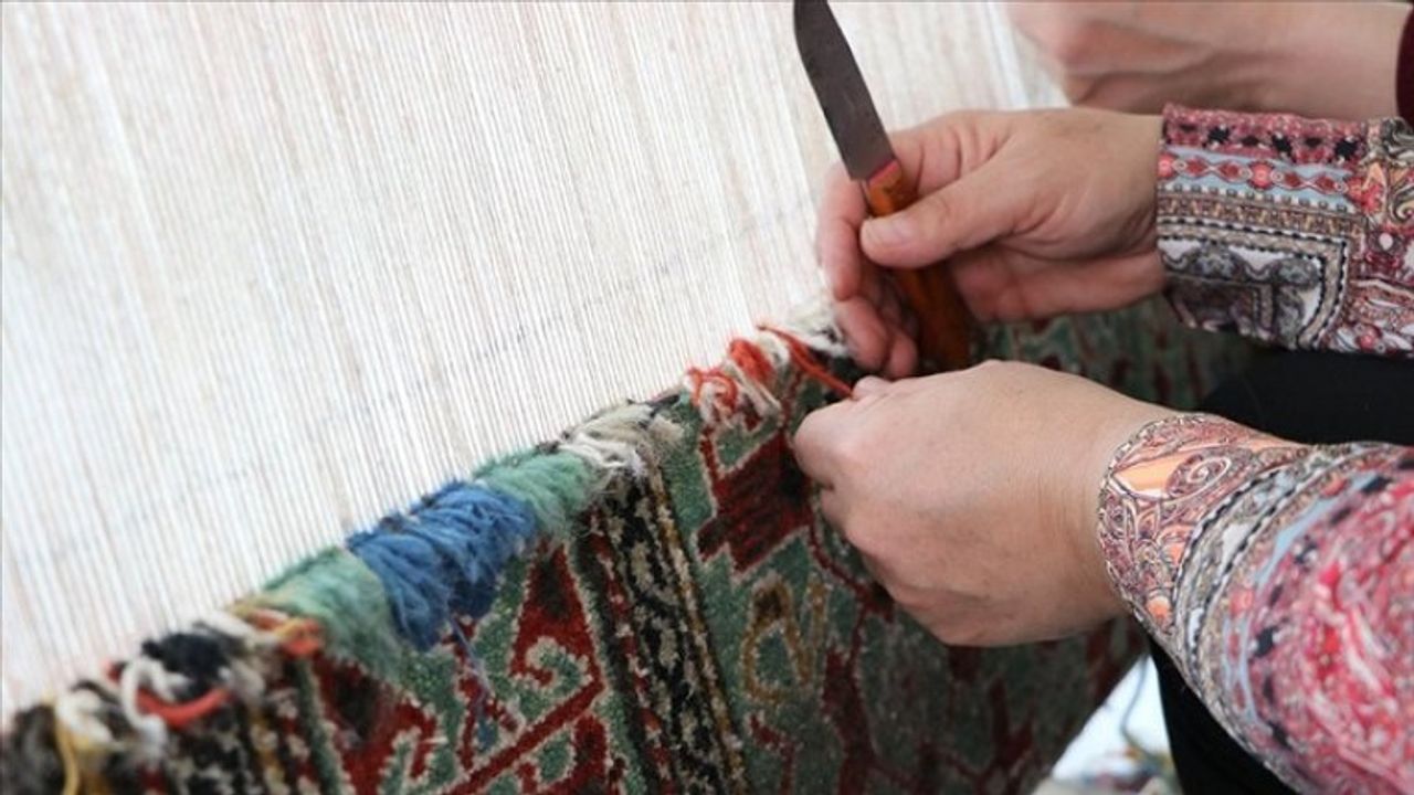 Gaziantepli kadınların dokuduğu halılar Japon evlerini süslüyor