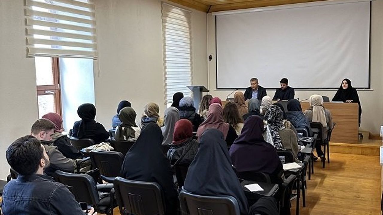 Ayasofya Medresesi'nde "Mülteci mi, muhacir mi?" sorusuna yanıt aradılar