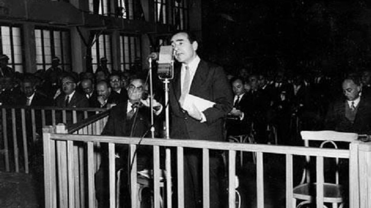 Basın tarihinde bir ilk: ADNAN MENDERES’İN EL YAZISI  İLE YASSIADA SAVUNMALARI-1