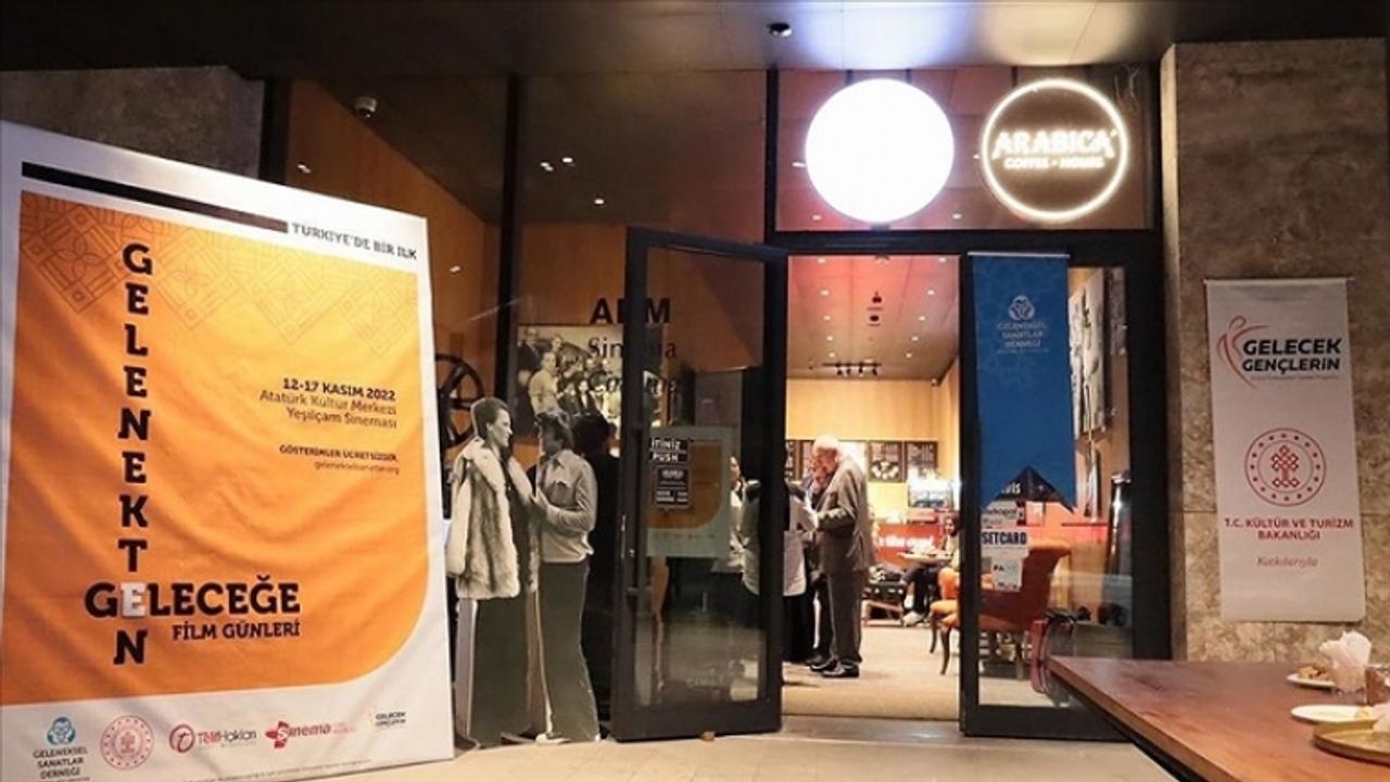 Geleneksel sanatların sinemayla buluştuğu "Film Günleri" AKM'de başladı