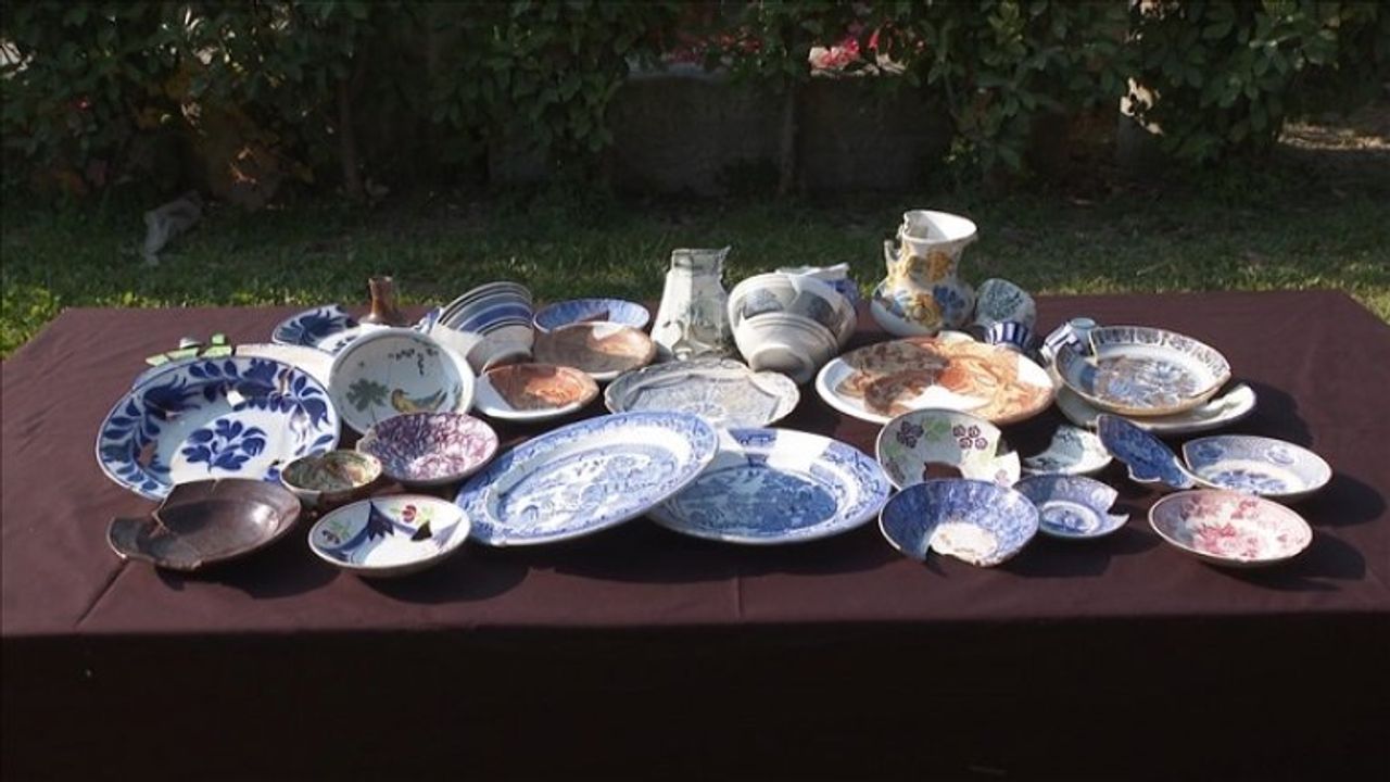 İzmir'deki kazılarda Avrupa'dan 400 yıl önce gelen yemek takımları bulundu