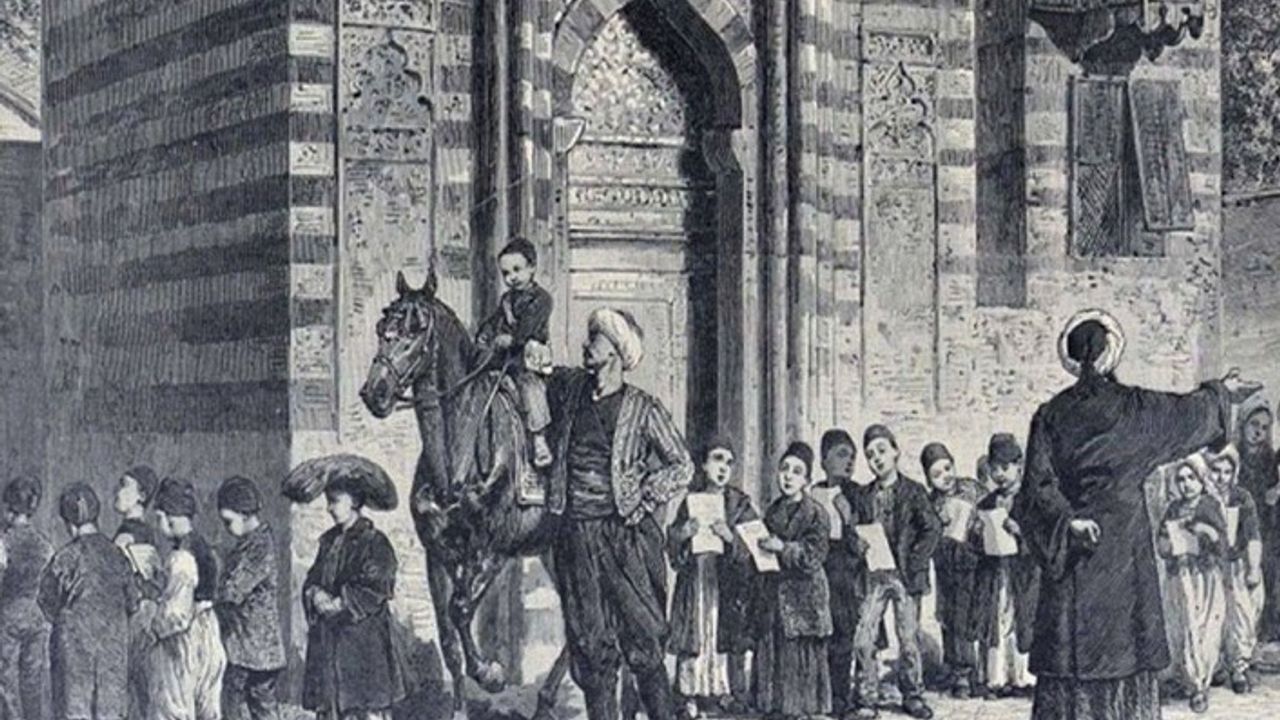Mazi ile âlâka kurmak: Âmin Alayları/Bed-i Besmele