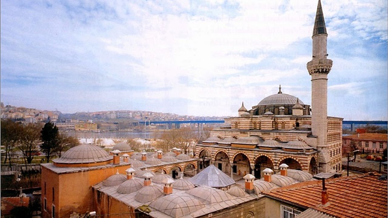 Nübüvvetten neşet eden bir gelenek: Zal Mahmud Paşa Külliyesi