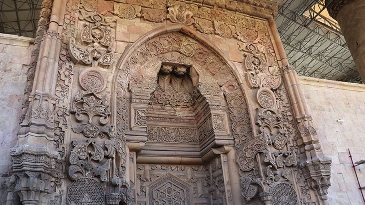 Sanatla matematiğin yoğrulduğu eser: Divriği Ulu Cami ve Darüşşifası