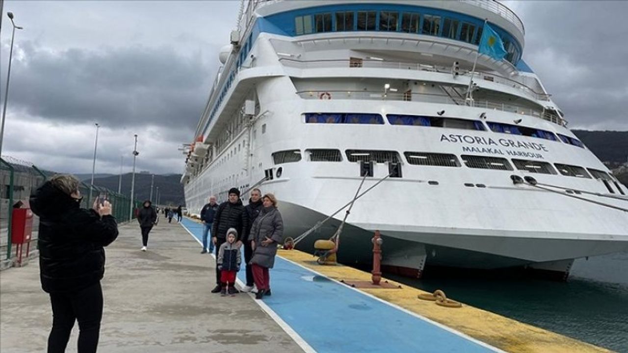 Amasra, 5 ayda kruvaziyerle 5 bin 183 Rus turist ağırladı