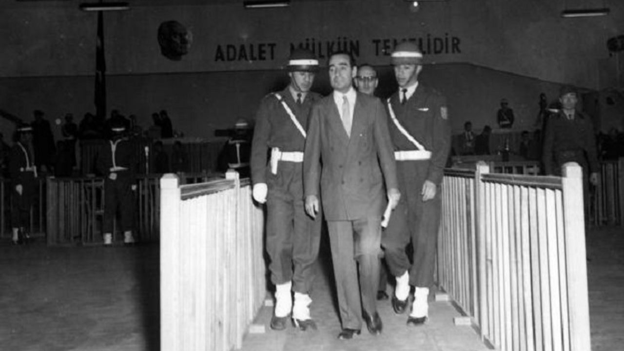 Basın tarihinde bir ilk: ADNAN MENDERES’İN EL YAZISI İLE YASSIADA SAVUNMALARI-2