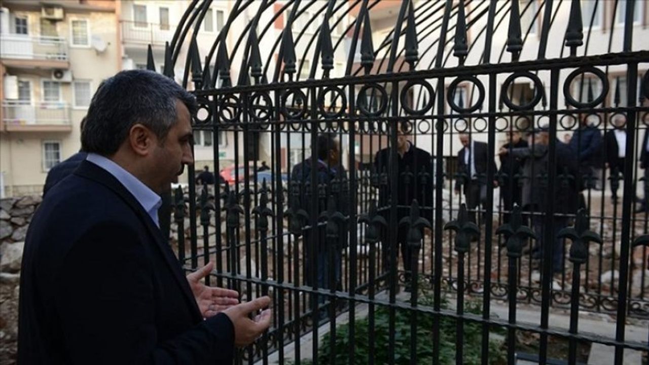 Bursa'da gün ışığına çıkarılan Aşık Yunus Türbesi'nde çevre düzenlemesi başlatıldı
