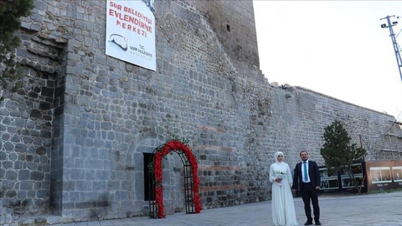 Diyarbakır Surları'nda restore edilen iki burç evlendirme merkezi olarak hizmete açıldı