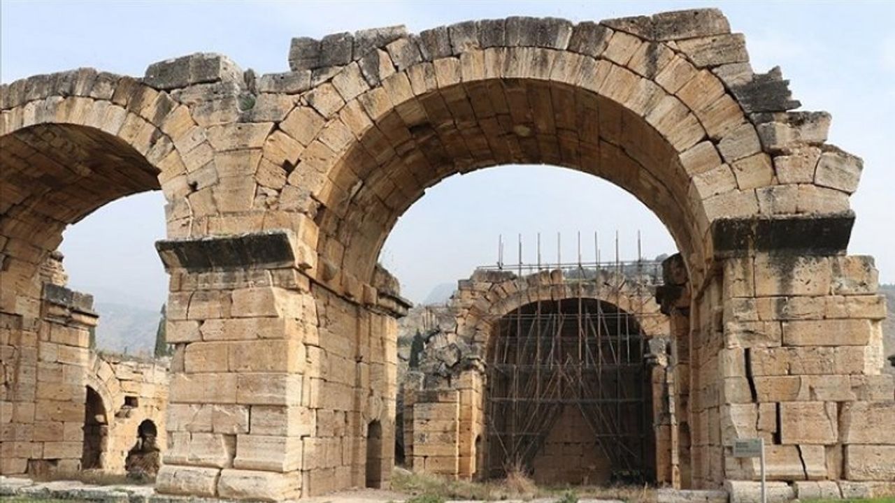 Pamukkale'deki hamam bazilika için restorasyon talebi