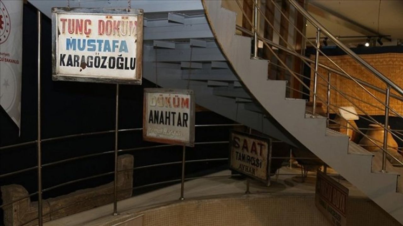 Tokat Şehir Müzesi'nde geçmişin izini taşıyan iş yeri tabelaları sergileniyor