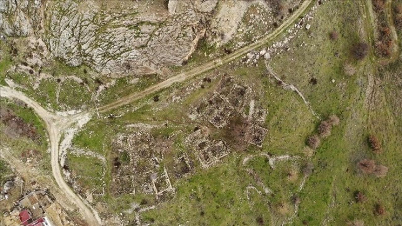 Tunceli'deki Bağın Kalesi, Urartular'dan kaldığı değerlendirilen izler taşıyor