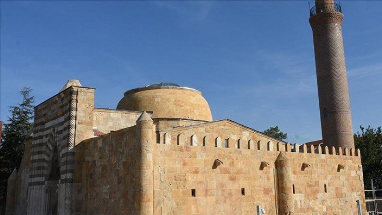 Kırşehir'de restorasyonu tamamlanan tarihi Cacabey Camisi yarın açılacak