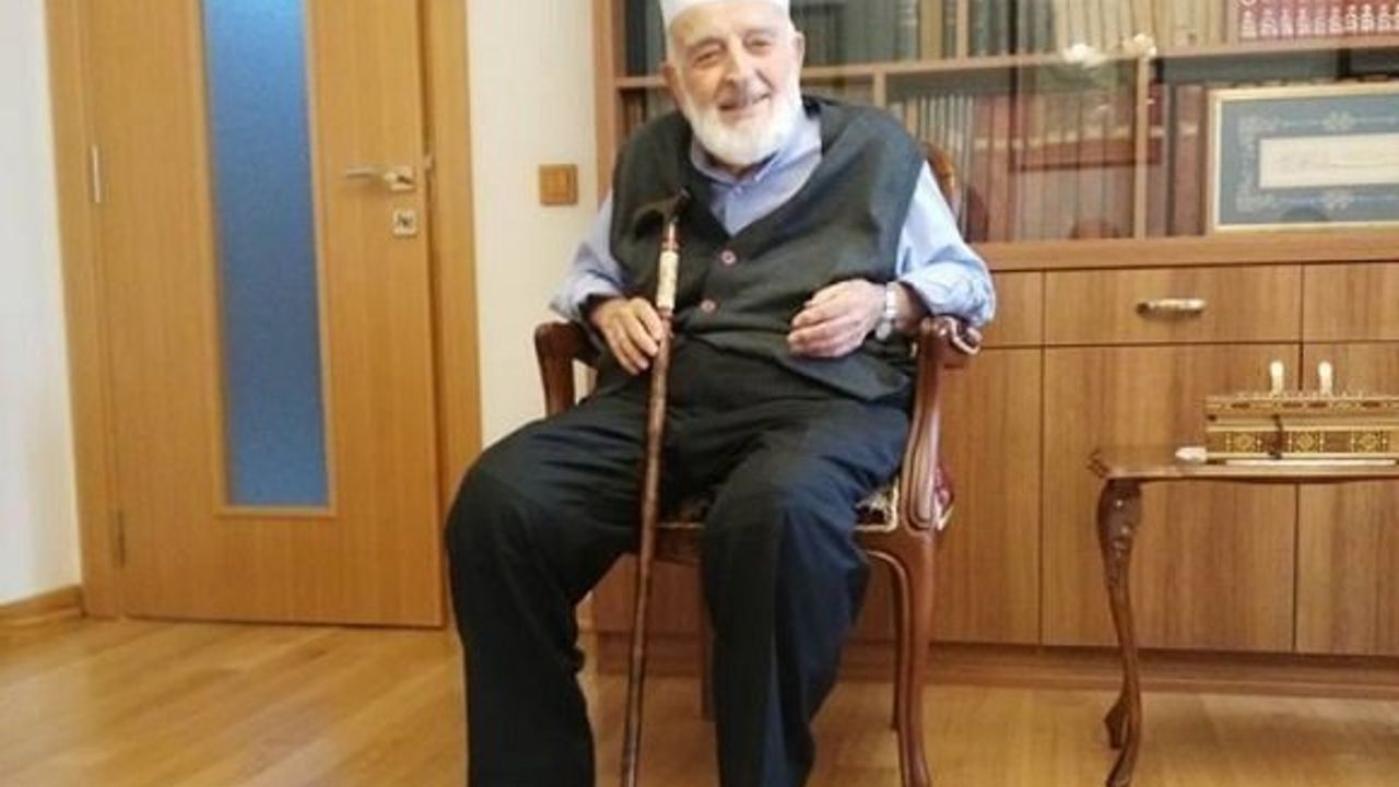 "M. Emin Saraç Hocaefendi'nin vasfı; istikâmet sahibi gerçek bir Müslüman olması ve ömrünün her aşamasında değişmeyen bir Müslüman duruşuna sahip olmasıydı."