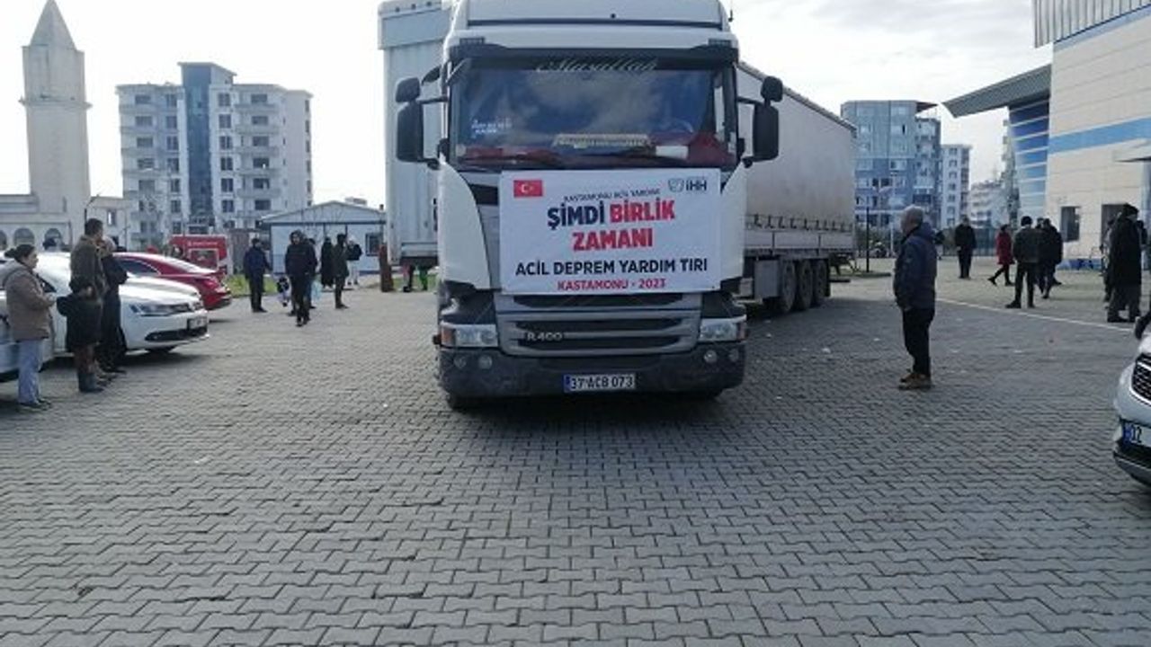 İHH deprem bölgelerine 166 TIR yardım malzemesi gönderdi