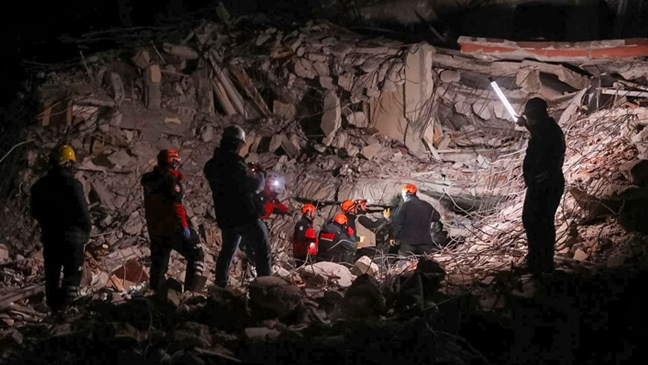 İHH deprem bölgesinde yüzbinlerce kişiye destek ulaştırdı