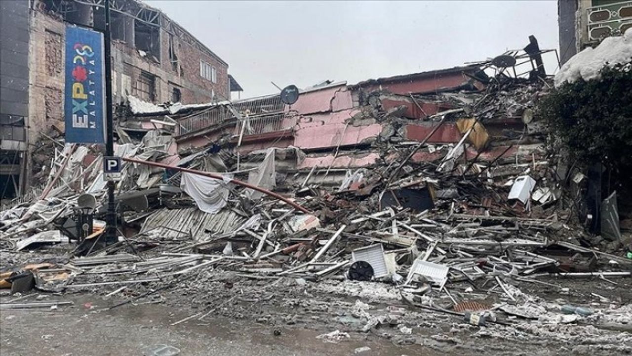 Ünlü isimler depremin ardından tek yürek oldu