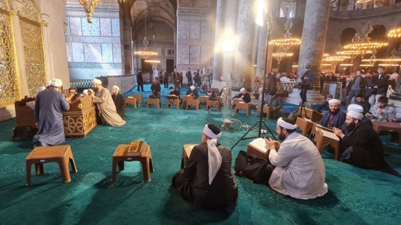 Ayasofya'da 'SAHİH-i BUHARİ' dersi