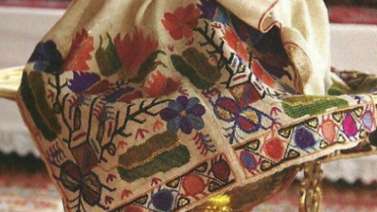 Gidebileceğimiz iki yer: Geçmişin geçmeyen hatıraları ve geleceğin pembe umutları