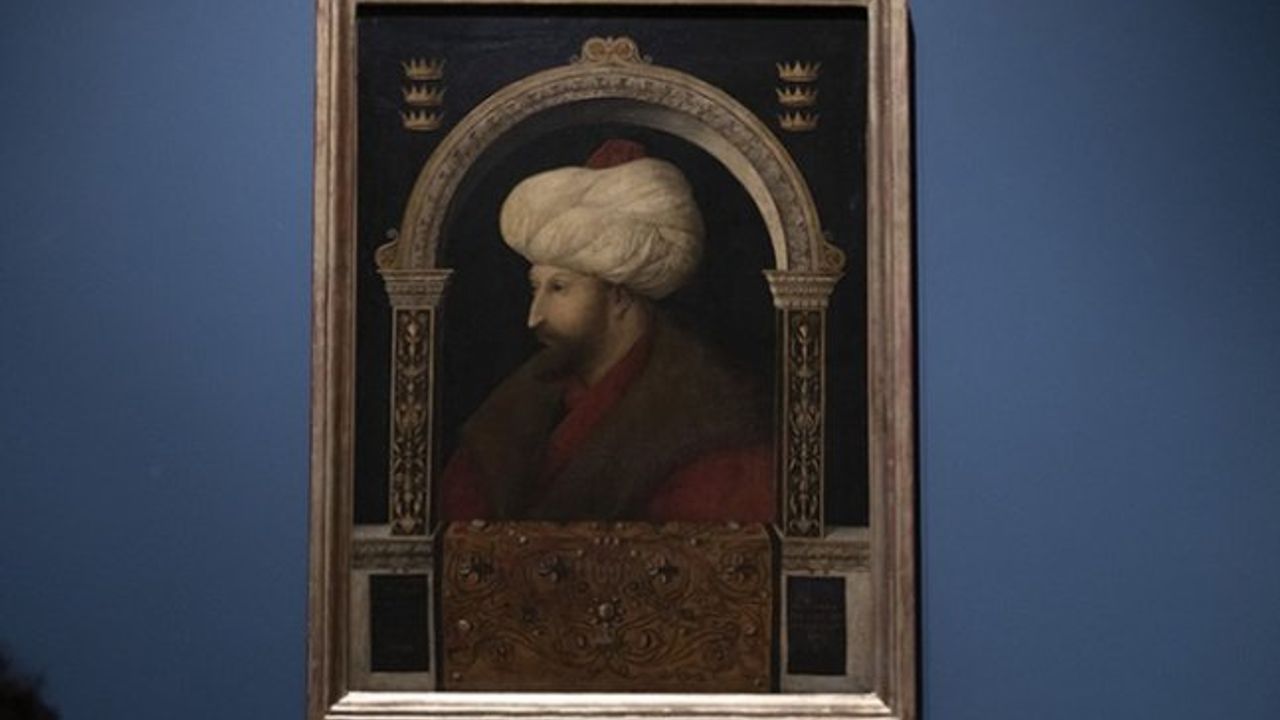 Fatih’in Londra’da sergilenen ünlü portresinin üzerinde ‘Dünyanın Fatihi’ yazıyor