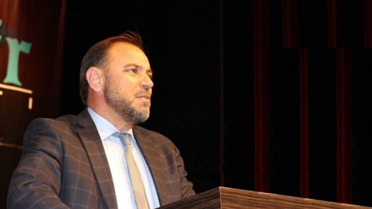 İmdat Avşar: Edebi metni farklı kılan, yazarın sizi götürdüğü dünyadır.