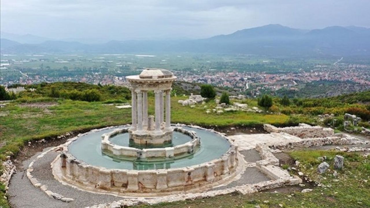 Anıtsal çeşmeden 1300 yıl sonra su akıyor