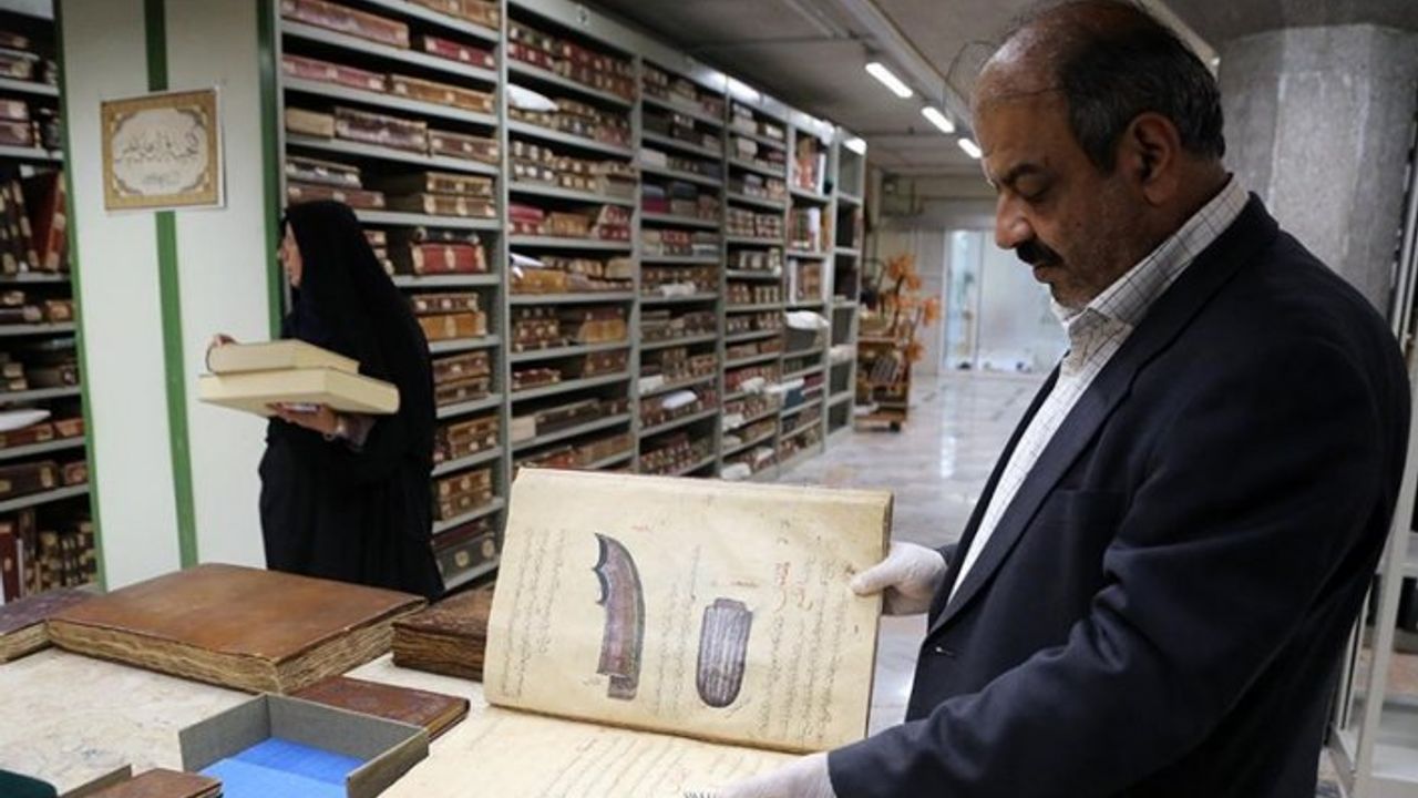 İbn Sina, Razi, Gencevi ve Firdevsi'nin el yazmaları dahil 120 bin eser bu kütüphanede