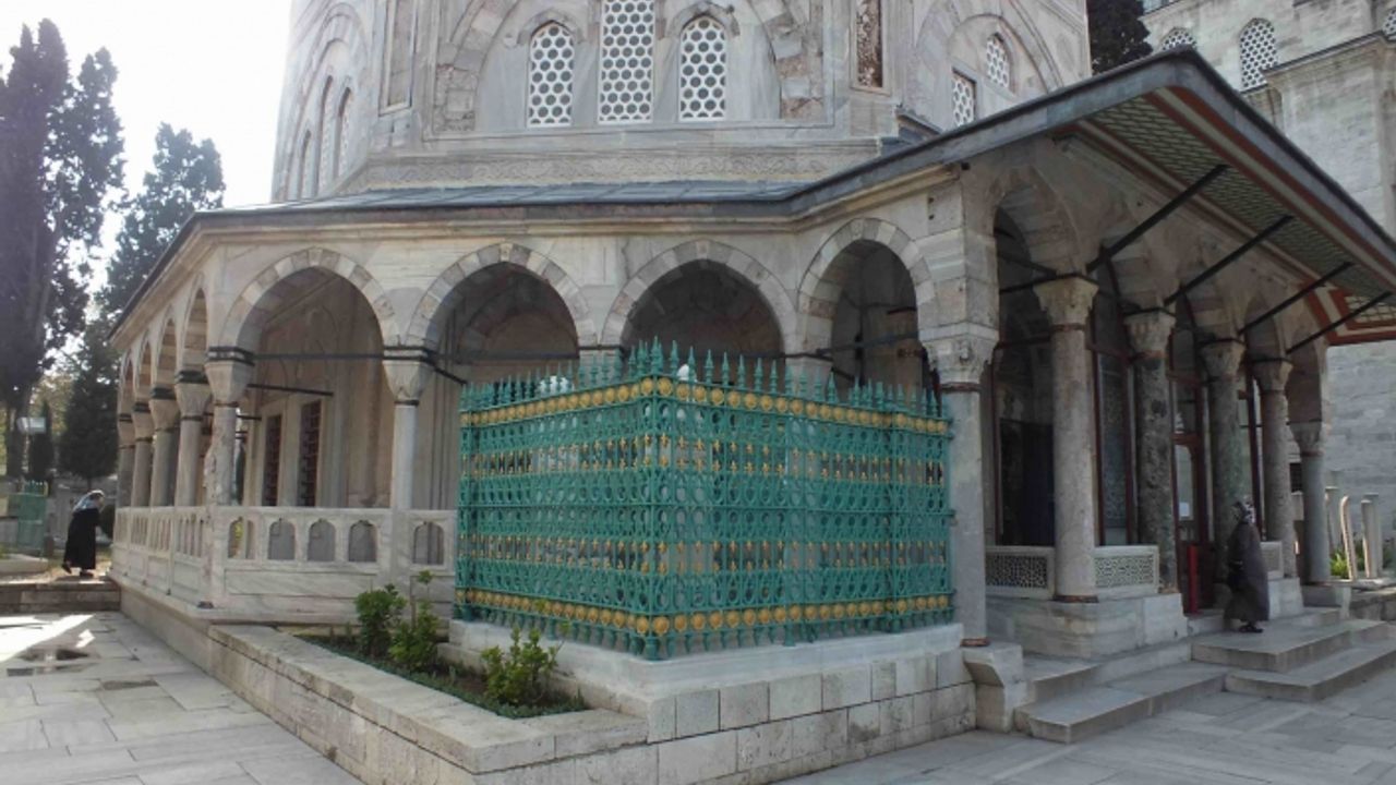 Talebeleriyle cephede de savaştı Ahmed Ziyaüddin Gümüşhanevî Hazretleri