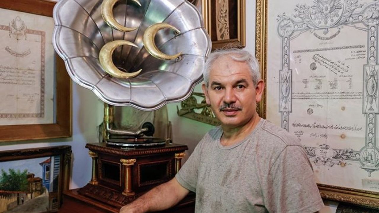 Gramofon ustalarının son temsilcilerinden Özkan, 35 yıldır özel tasarımlar yapıyor