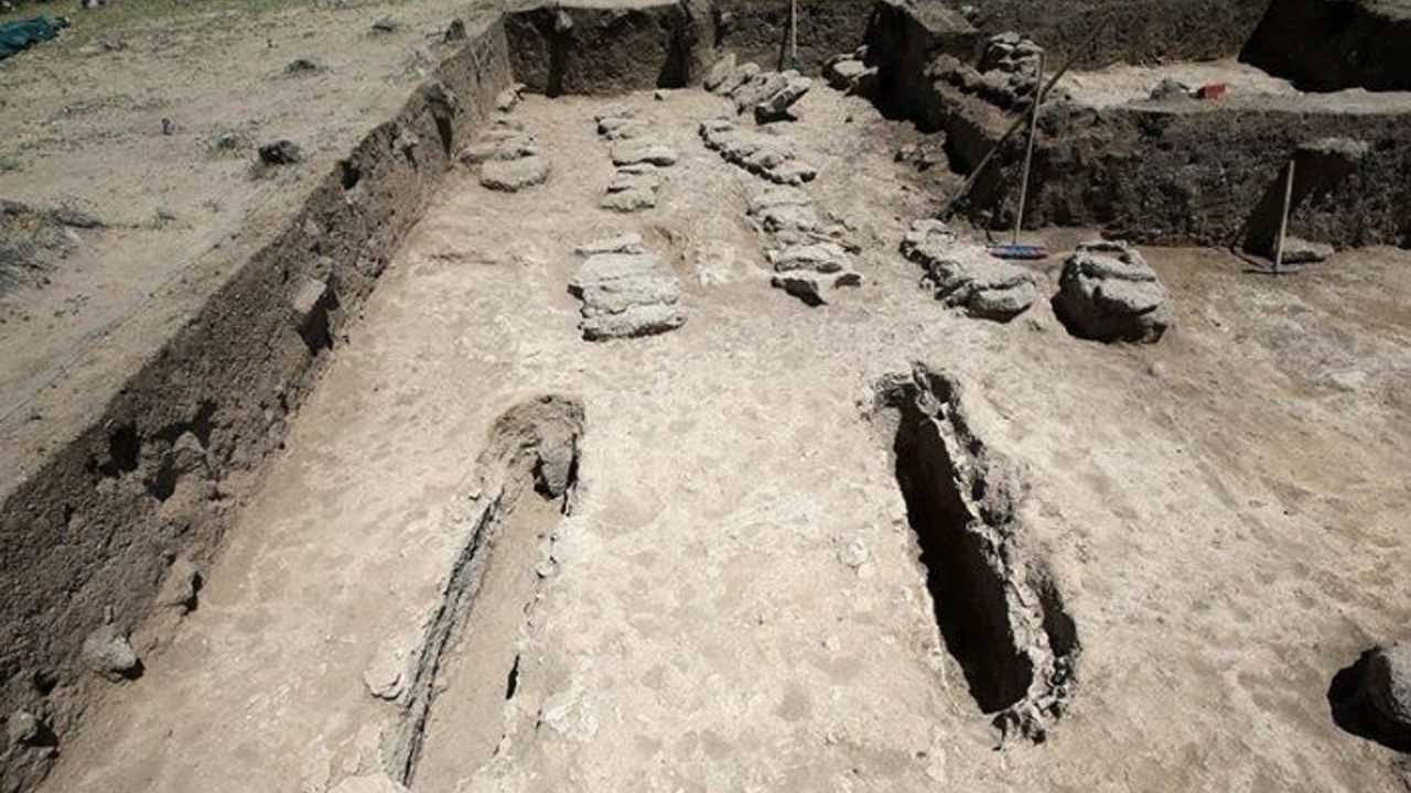 Malazgirt Savaşı alanının tespiti için yapılan kazıda 15 mezar açıldı