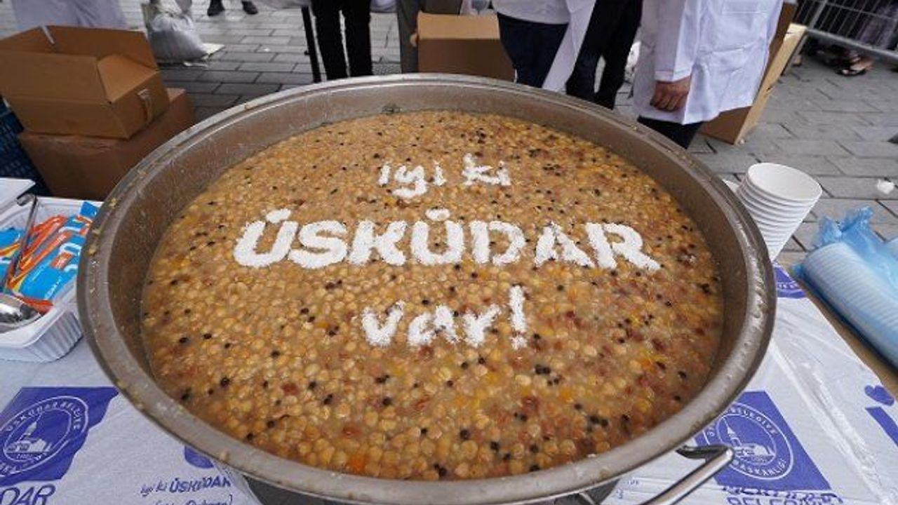 Üsküdar'da on bin kişiye aşure ikramı