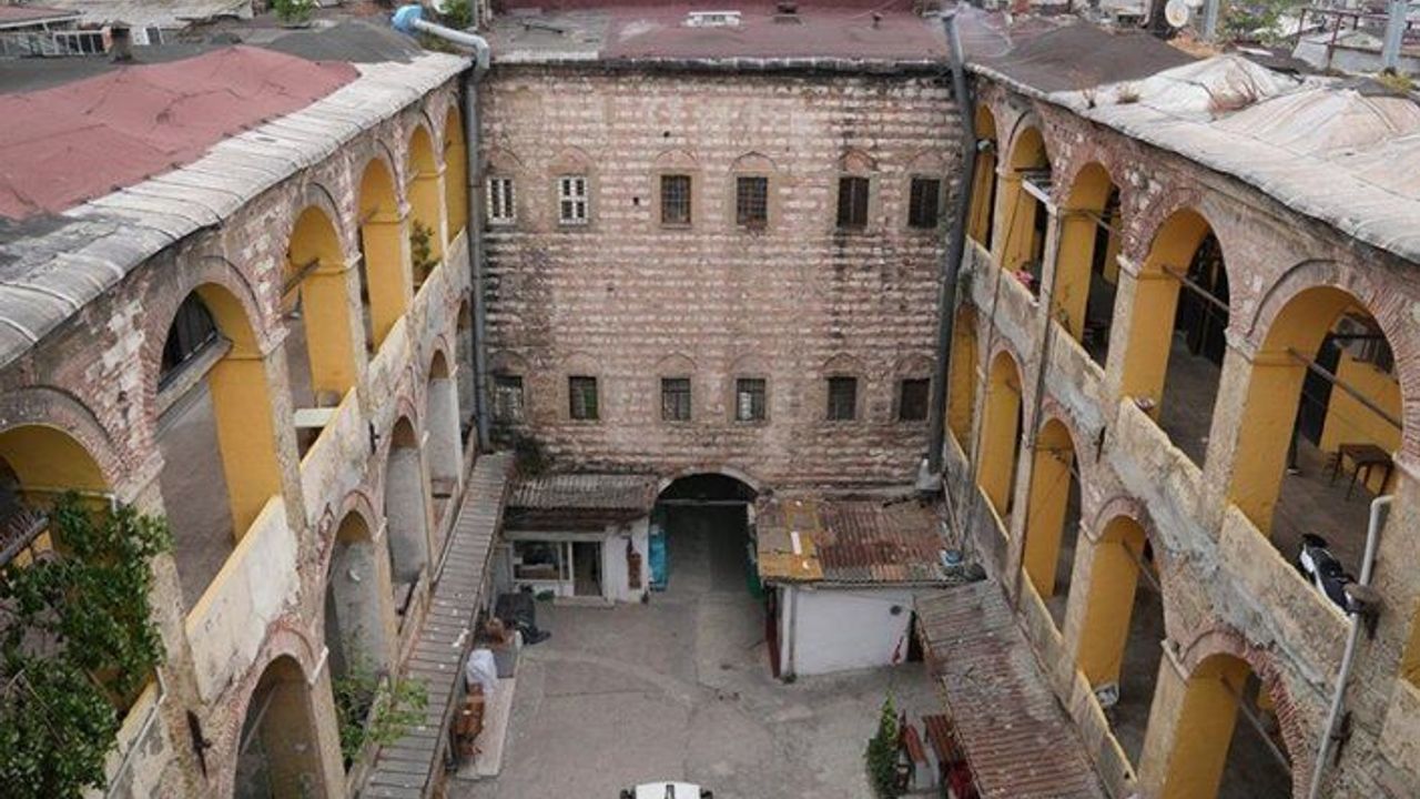 259 yıllık Büyük Yeni Han gümüş sanatkarlarına ev sahipliği yapıyor
