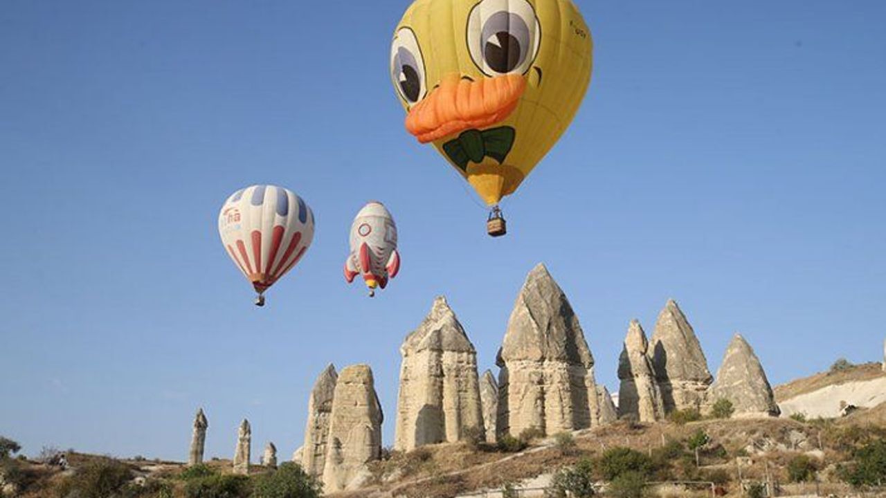 Kapadokya semaları figürlü balonlarla renklendi