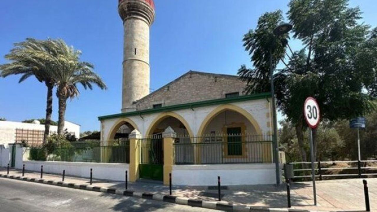 Kıbrıs Limasol'da bulunan Köprülü Hacı İbrahim Ağa Camii'ne saldırı