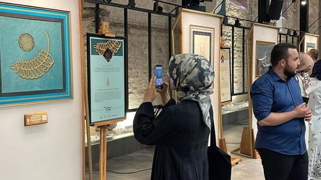 Konya'da 'Kelime-i Tevhid Hat Sergisi' sanatseverlerle buluştu
