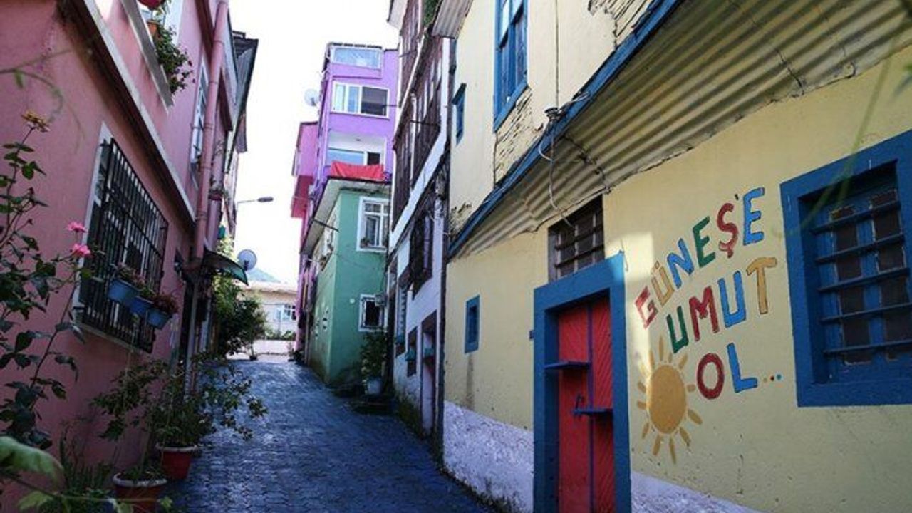 Renklerle canlanan Taflanaltı Sokak turistik mekan haline geldi