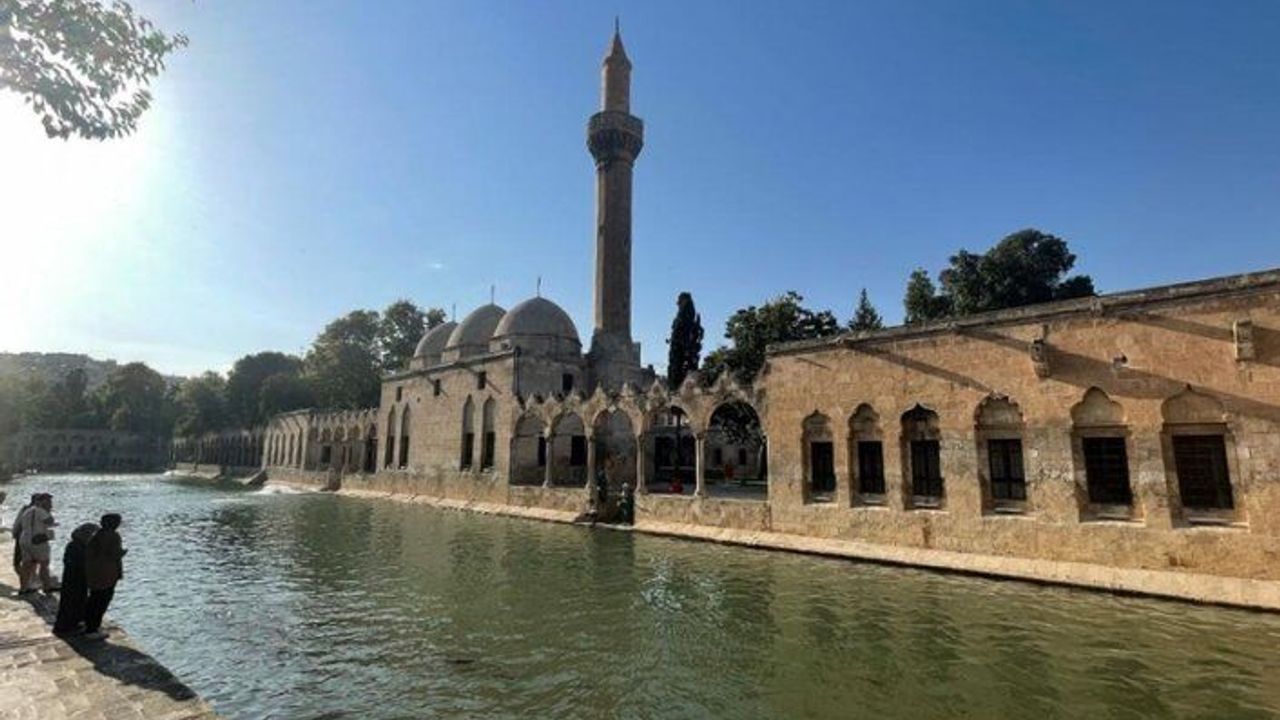 Şanlıurfa'nın depremlerde hasar gören simge minareleri onarıldı