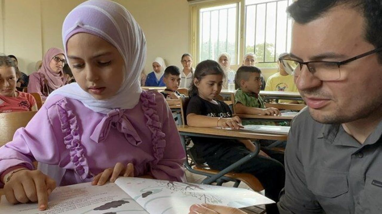 Ülkü Ocakları Lübnan’daki Türkmen kasabasına Türkçe hatıra kitaplığı kurdu