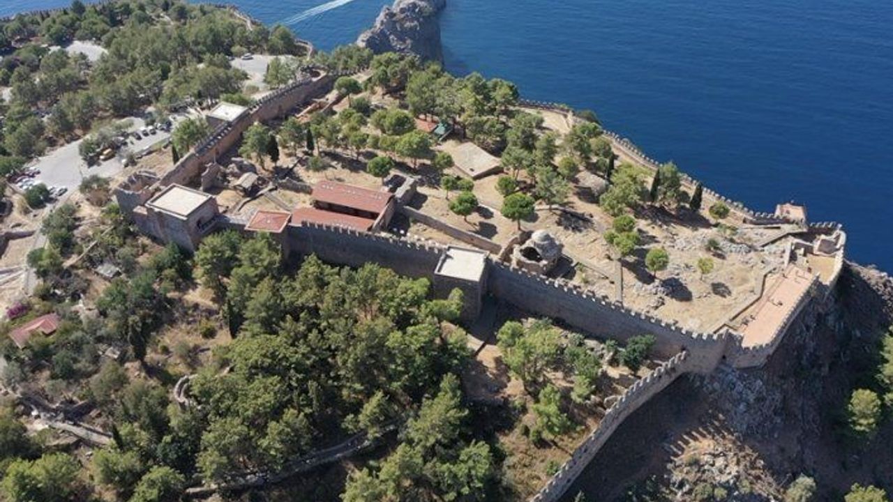 Alanya Kalesi'ndeki kazılarda 9 asırlık hoşgörünün izlerine rastlandı