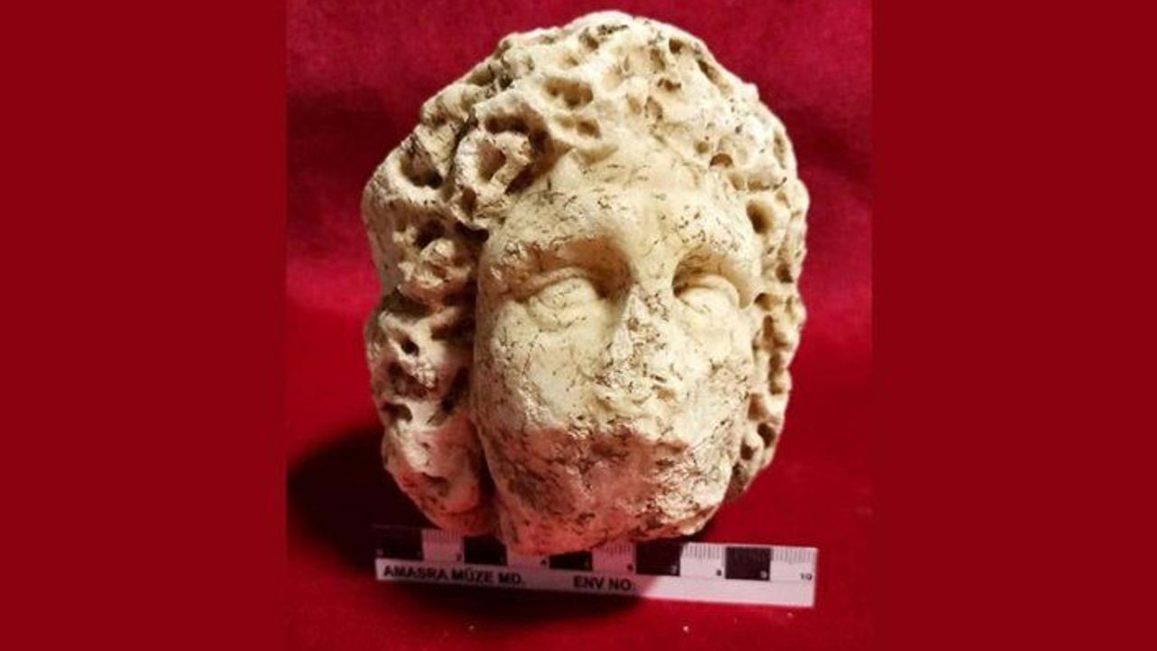 Amasra'daki kazı çalışmalarında tarihi heykel başı bulundu