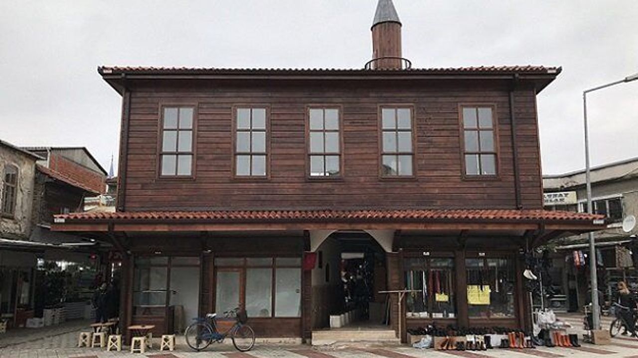 Kıyasıya rekabete, sadece paraya ve güce tapan Kapitalist ticaret anlayışına direnen bir ekmek teknesi