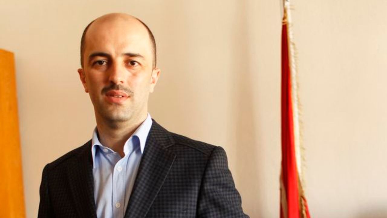 Mahir İz Hoca, öğrencilerine sevdalı bir insandı