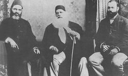 Hint Müslümanlarının önde gelen isimlerinden Seyyid Ahmed Han Batı ve İngiliz yanlısıydı