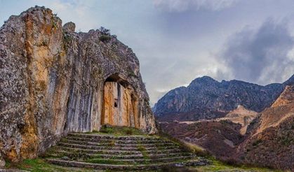 Eşsiz bir tarihi yapıt: Çorum Kaya Mezarı