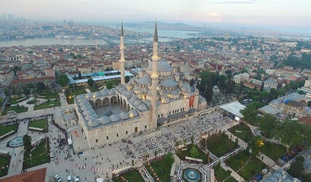 "Emin Saraç Hocaefendi ile Fatih Camii çevresinde...